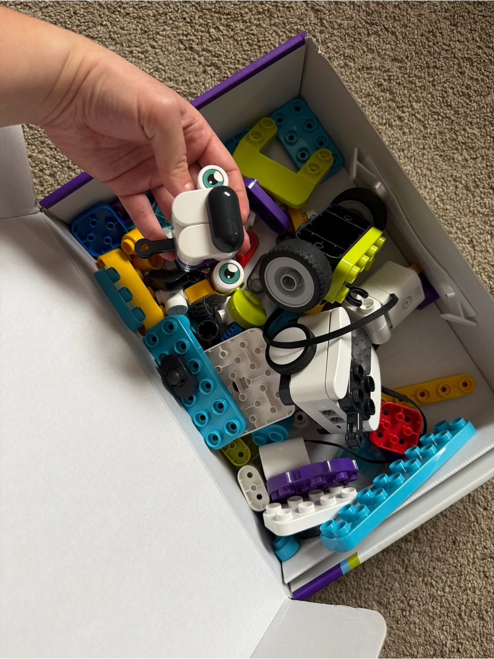 Botzees Augmented Reality Coding Robot Building Set - Picture 5 of 5